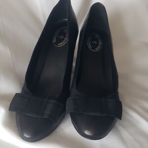 Brooks Brothers Black Heeled Shoes with Bow